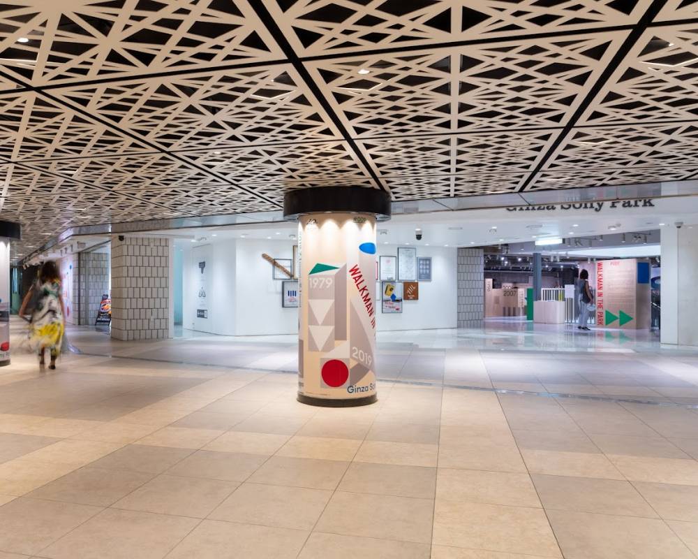 Exterior of basement floor. The main visual and other elements have been displayed on pillars and around the entrance to the venue located where the building connects to the B2F underground concourse.
